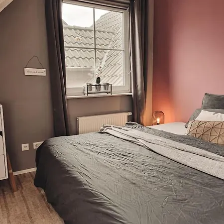 Feels Like Two Bedrooms Lägenhet Ralingen