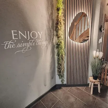 Lägenhet Feels Like Two Bedrooms Ralingen