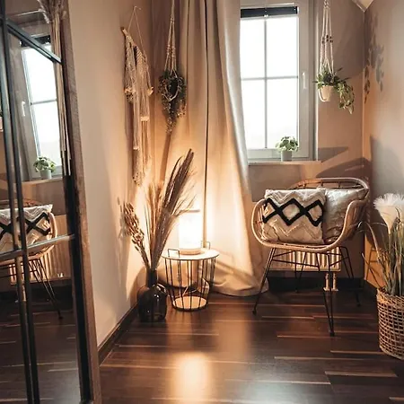 Feels Like Two Bedrooms Lägenhet *